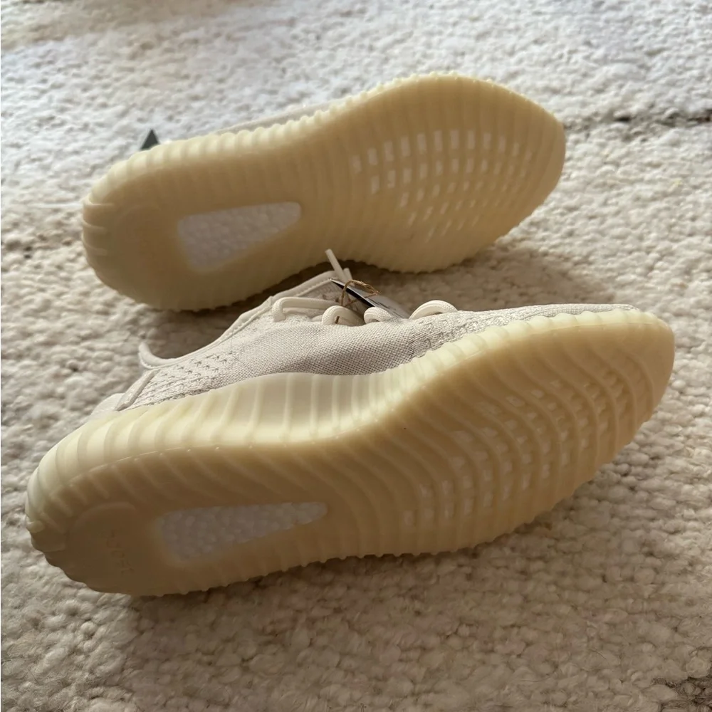 NWT adidas Yeezy Yeezy Boost 350 V2 "Bone"
sneakers - Picture 4 of 5